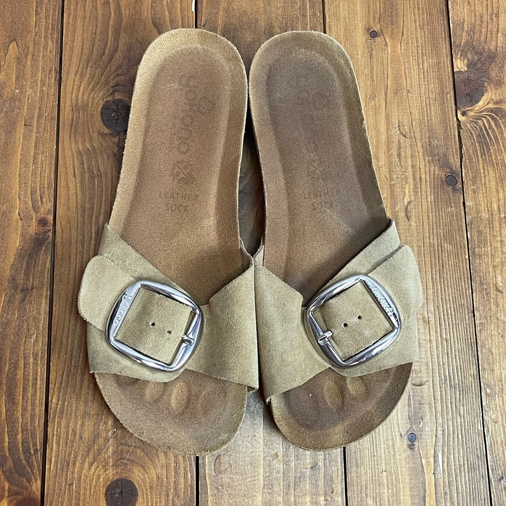 Yokono tan suede buckle sandals Womens size 9